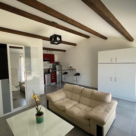 Studio Charmant Avec Terrasse Lançon-Provence Exteriér fotografie
