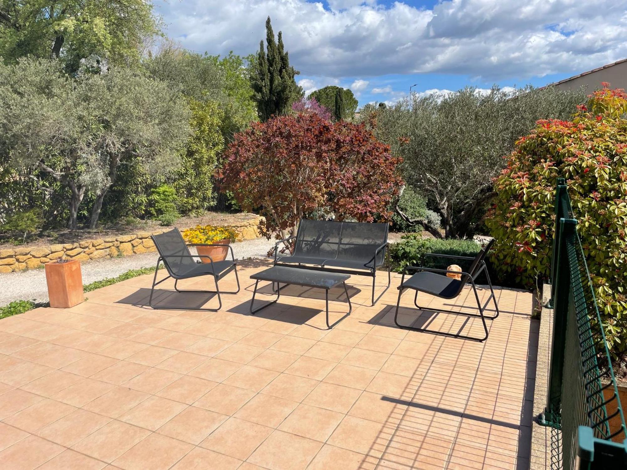 Studio Charmant Avec Terrasse Lançon-Provence Exteriér fotografie